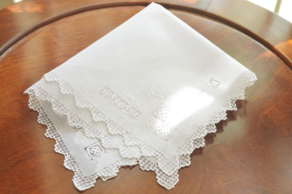 Monogrammable – Lace Handkerchiefs